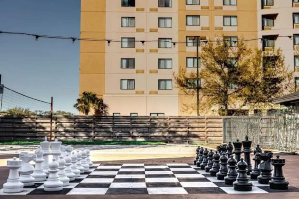 Lux Suite /King Bed /Free Parking/Pool/First Floor Хьюстон Экстерьер фото