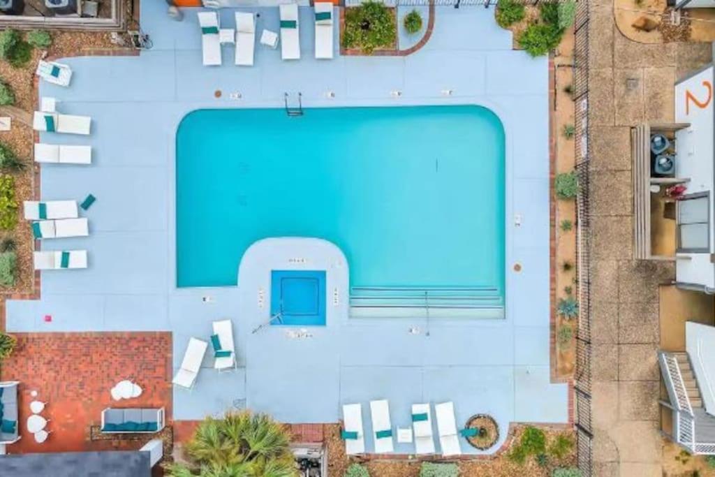 Lux Suite /King Bed /Free Parking/Pool/First Floor Хьюстон Экстерьер фото
